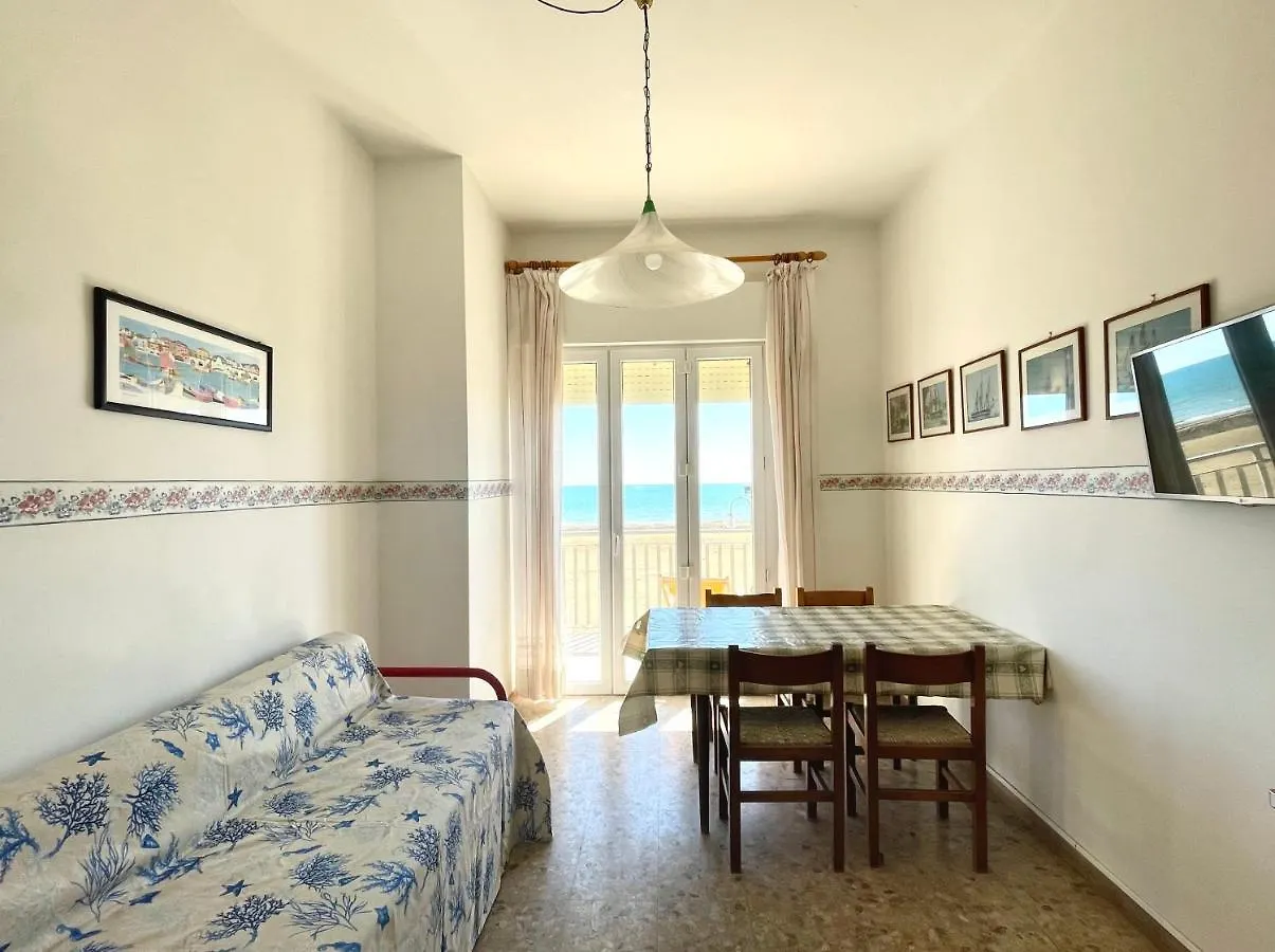 Villa Fronte Mare-Carraro Immobiliare Jesolo - Family Apartments 0*, Lido di Jesolo