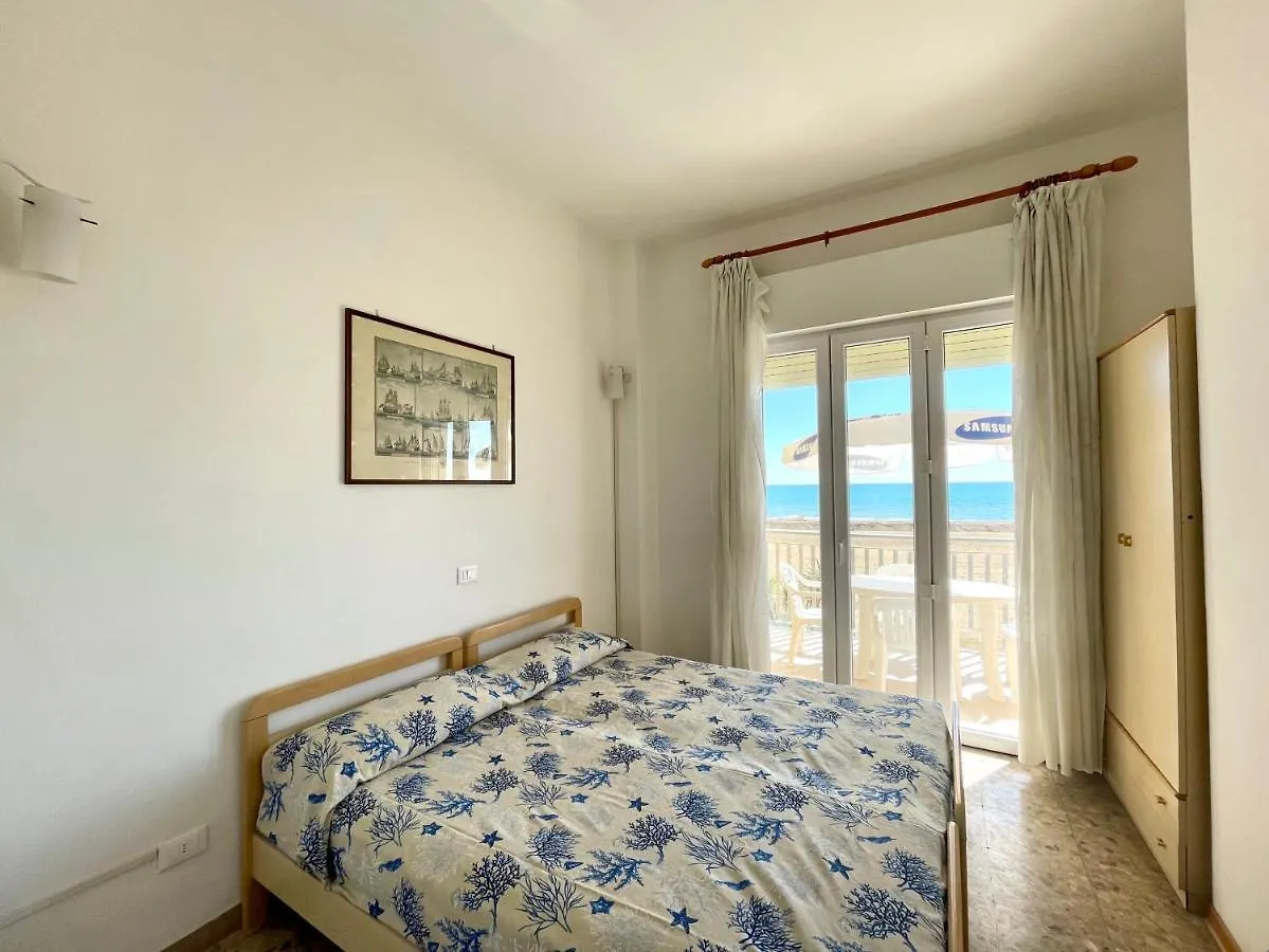 Villa Fronte Mare-Carraro Immobiliare Jesolo - Family Apartments  Lido di Jesolo