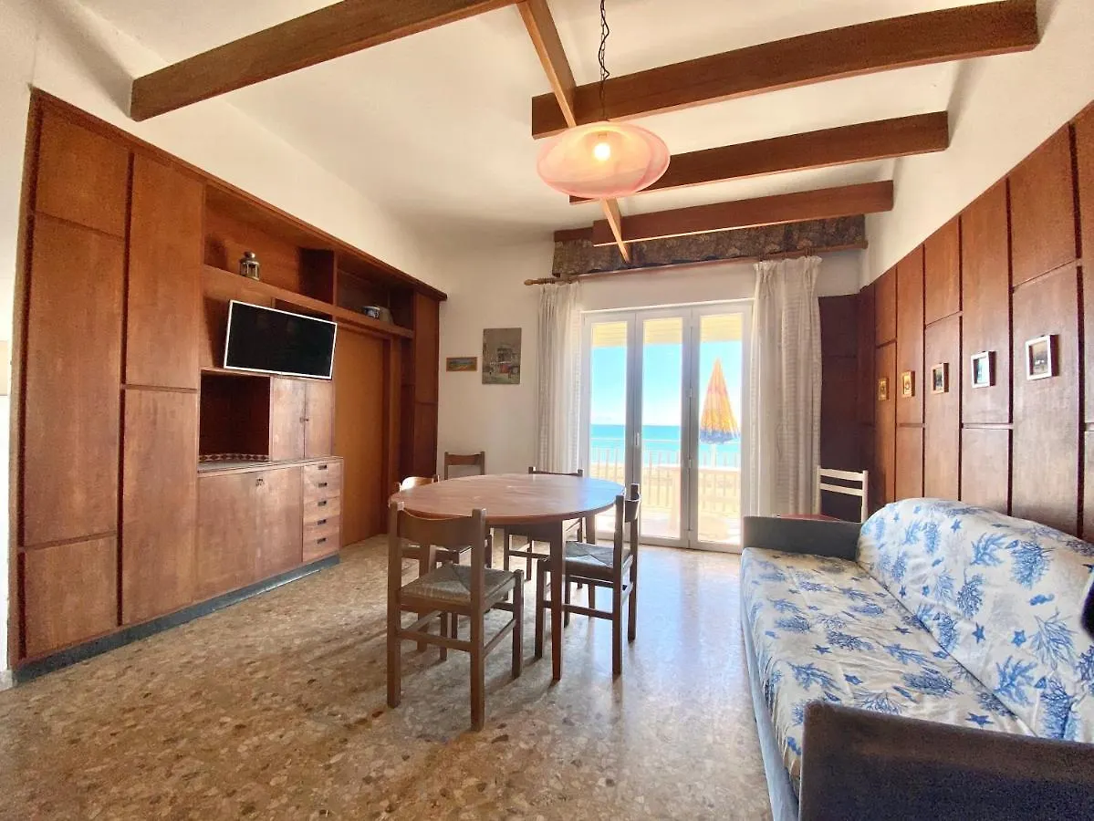 Villa Fronte Mare-Carraro Immobiliare Jesolo - Family Apartments 0*, Lido di Jesolo Italy