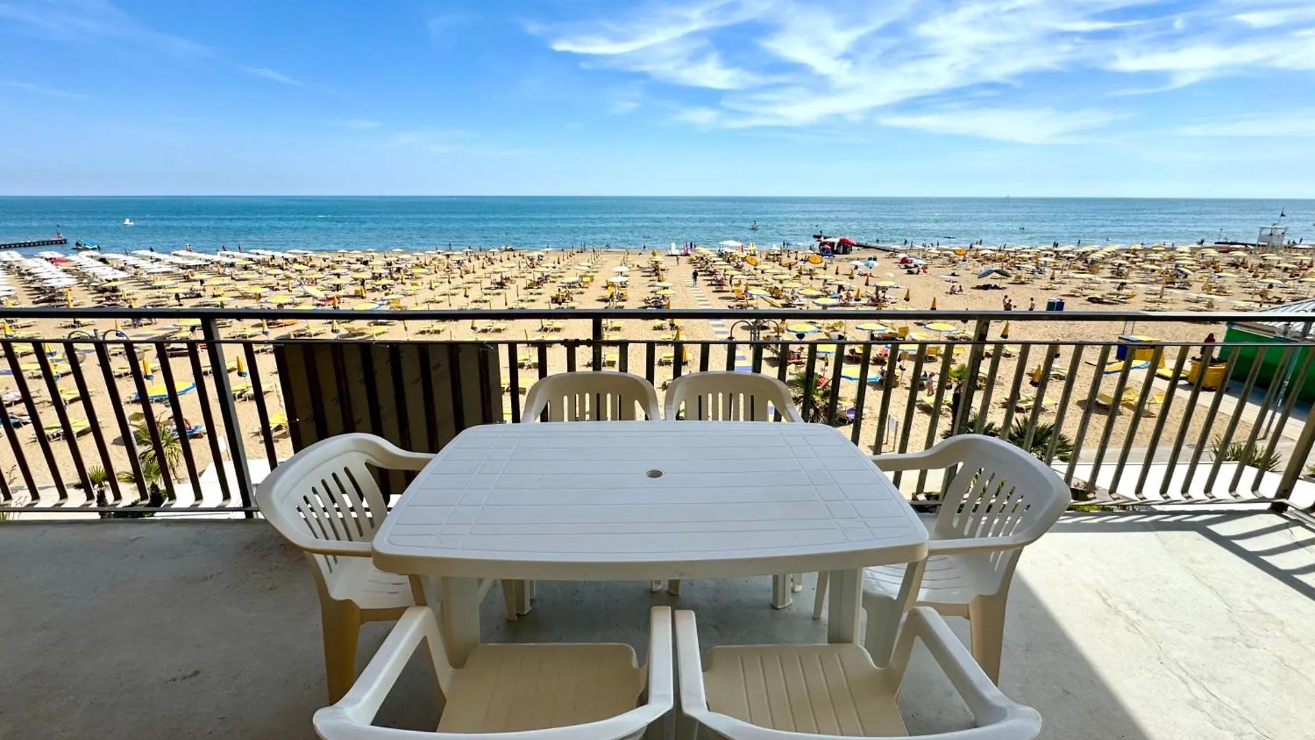 Villa Fronte Mare-Carraro Immobiliare Jesolo - Family Apartments location