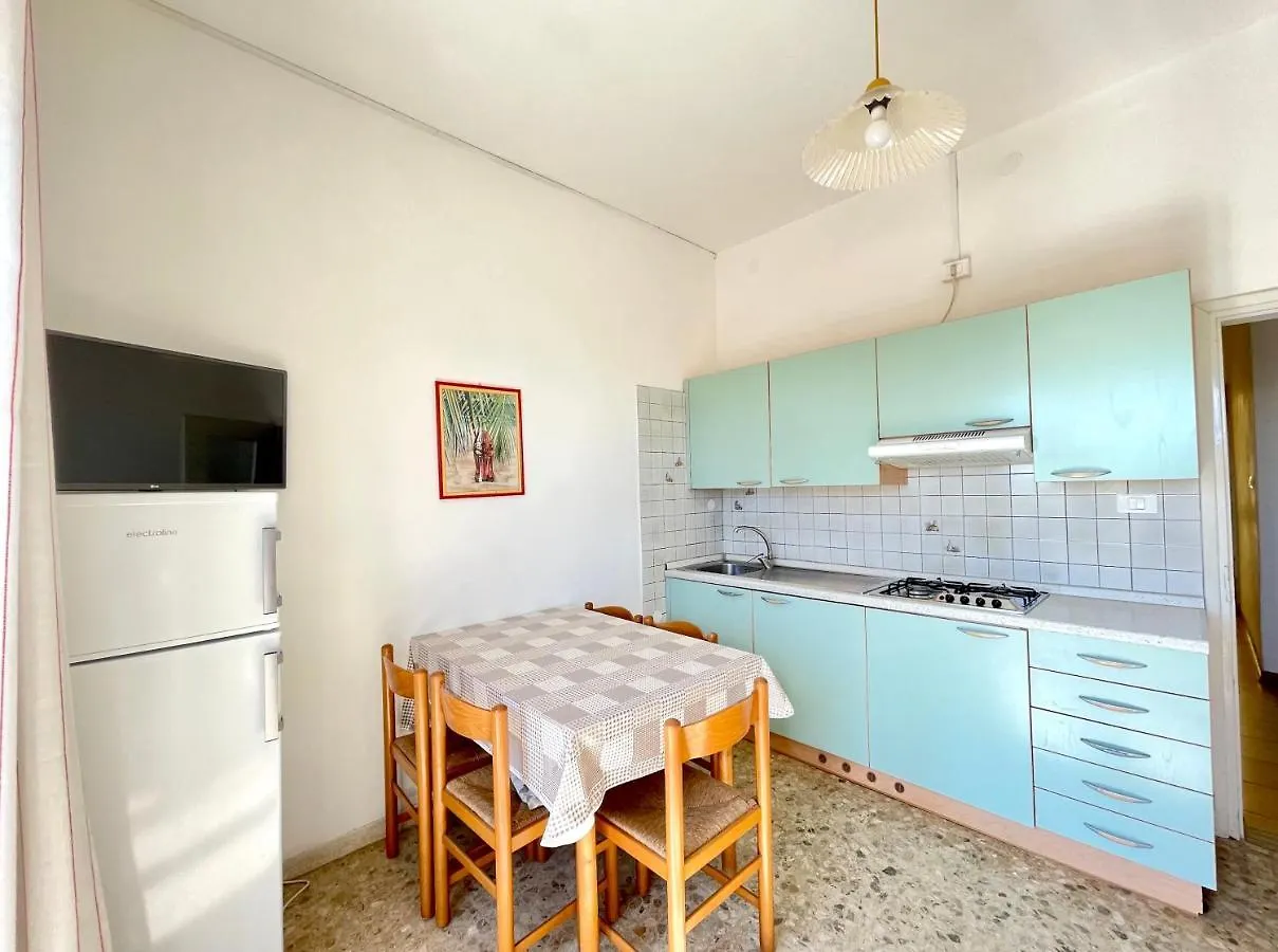 Villa Fronte Mare-Carraro Immobiliare Jesolo - Family Apartments إيطاليا