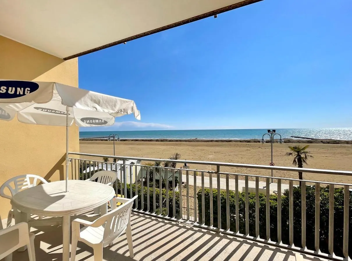 Villa Fronte Mare-Carraro Immobiliare Jesolo - Family Apartments 0*, ليدو دي يسولو إيطاليا