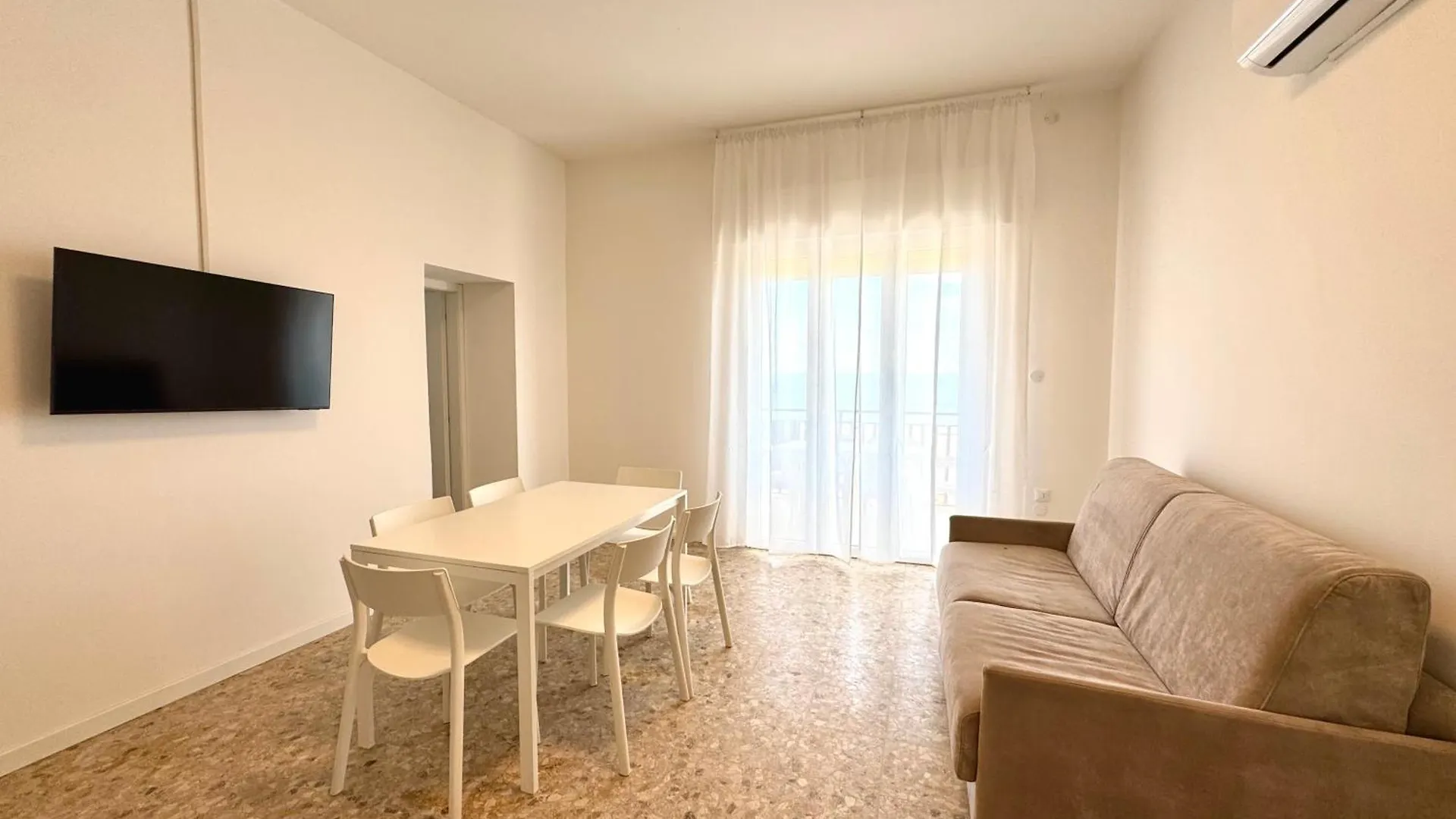 Villa Fronte Mare-Carraro Immobiliare Jesolo - Family Apartments
