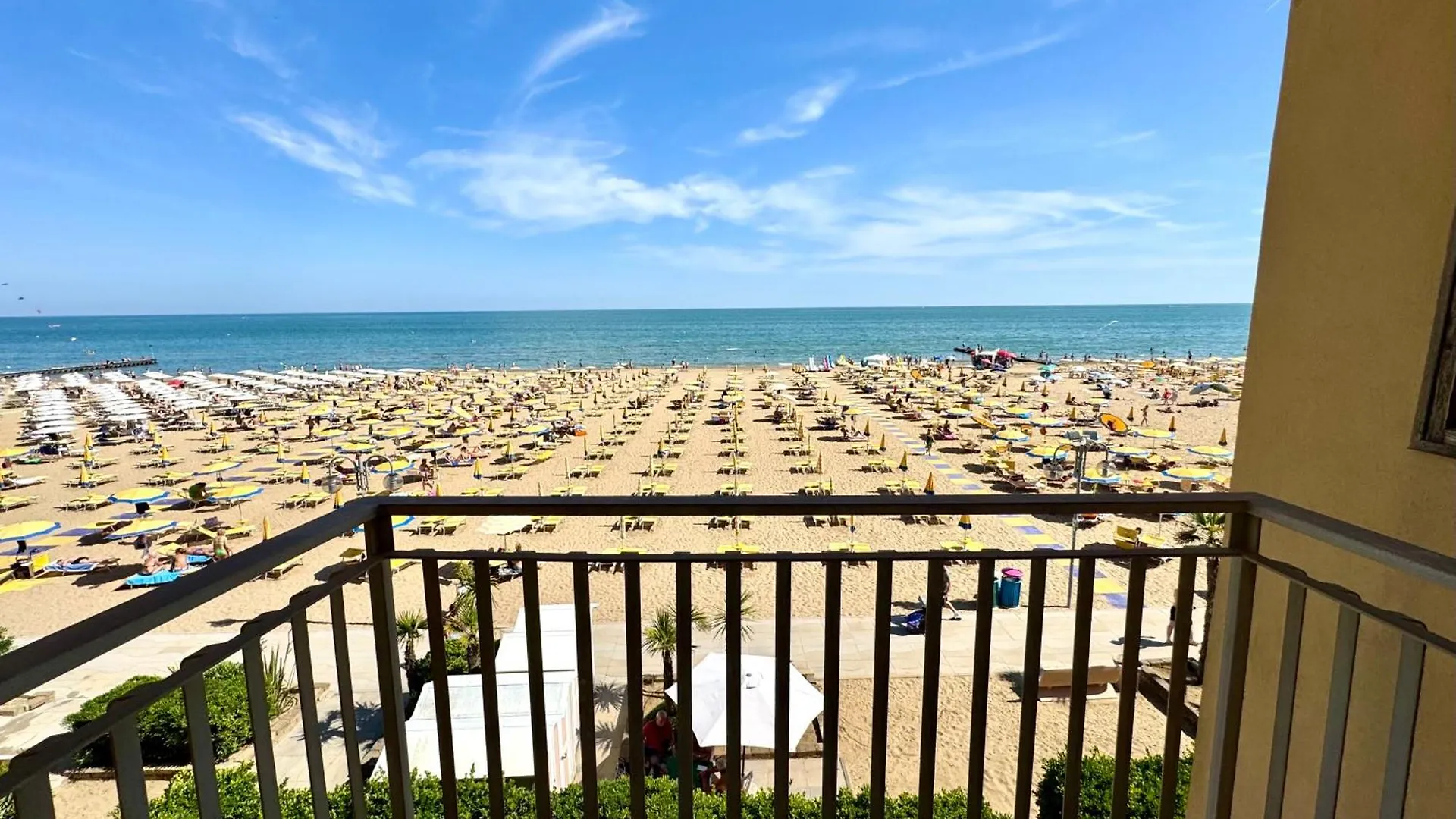 Villa Fronte Mare-Carraro Immobiliare Jesolo - Family Apartments إيطاليا
