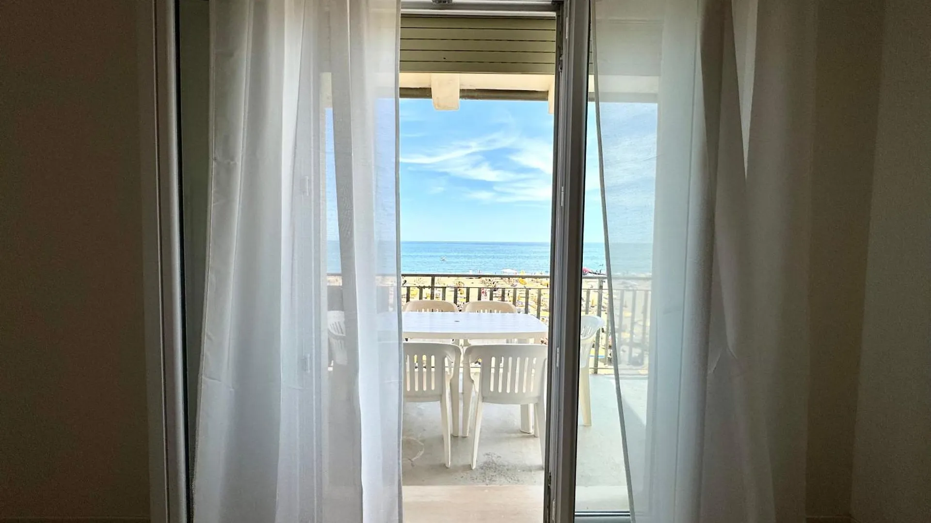 Villa Fronte Mare-Carraro Immobiliare Jesolo - Family Apartments  ليدو دي يسولو