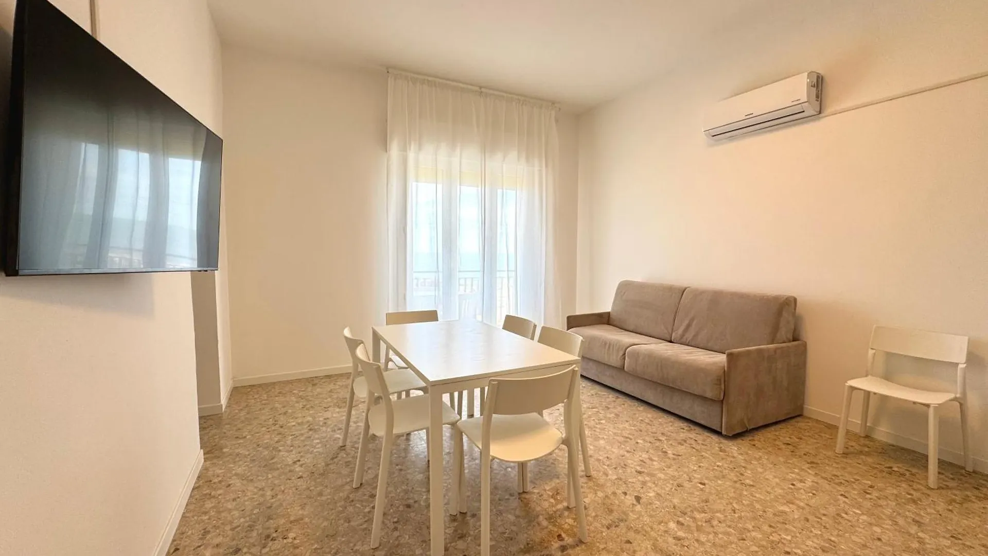 Villa Fronte Mare-Carraro Immobiliare Jesolo - Family Apartments  ليدو دي يسولو